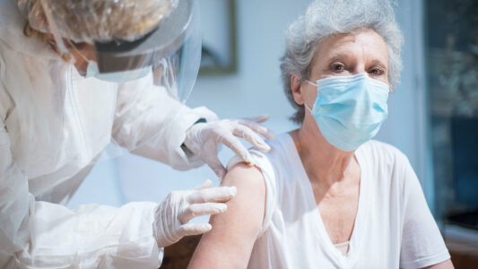 Vaccini: Toscana amplia offerta gratuita per Herpes Zoster, nuovi sieri contro meningite e polmonite